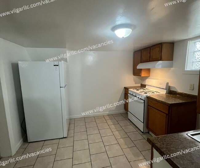 Building Photo - 1677 W 14th Ave