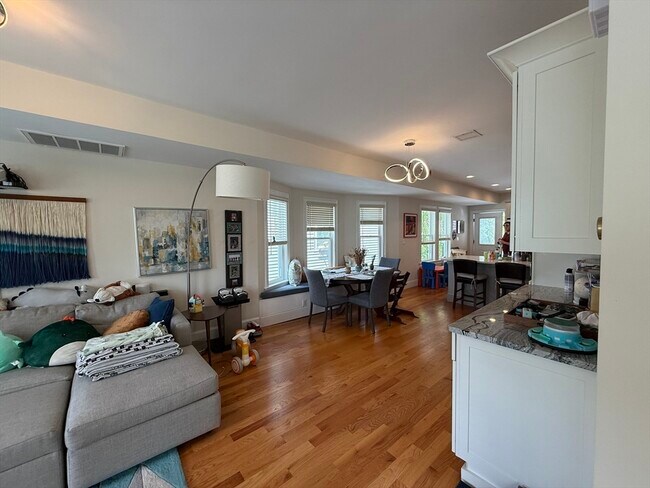 Building Photo - 24 Shapley Ave