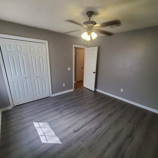 Building Photo - 953 Wedgewood Way