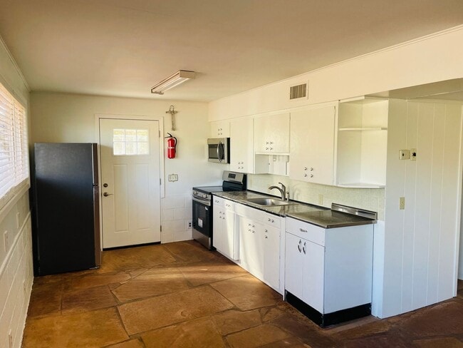 Building Photo - 3605 Moki Dr