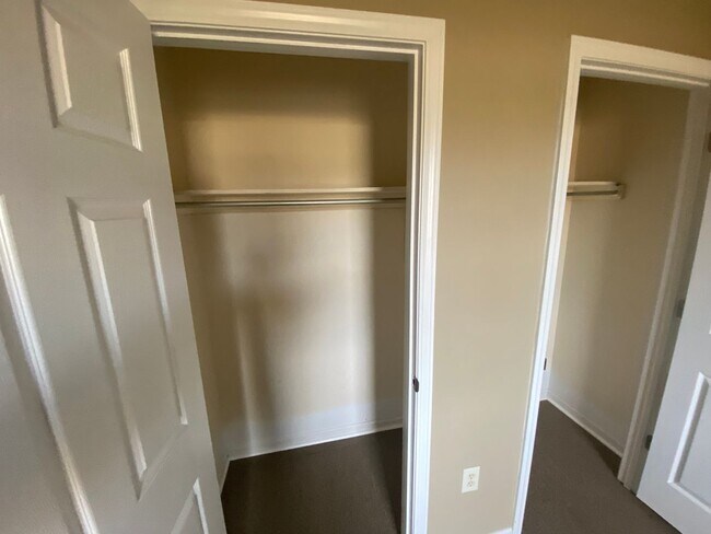 Building Photo - 205 Main