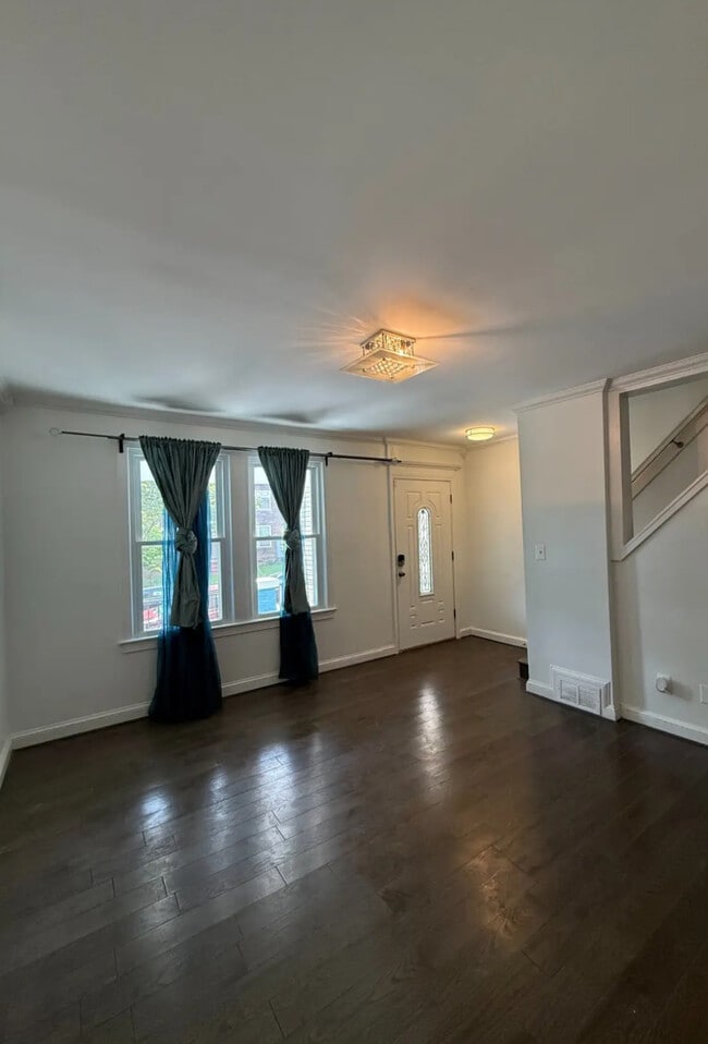 Building Photo - 1714 E St NE