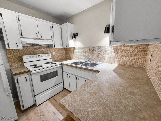 Building Photo - 3744 Estelle Ave