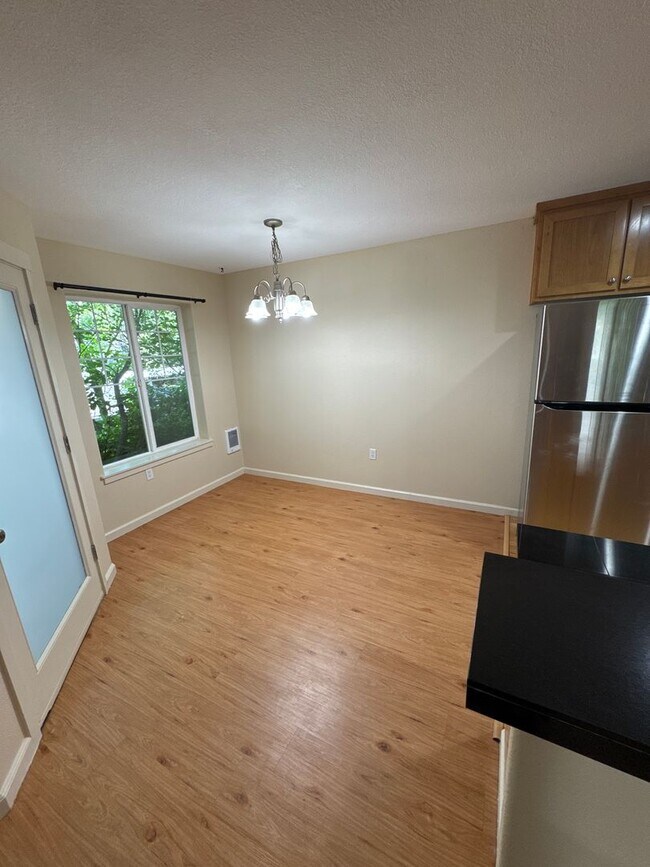 Building Photo - Beautiful 1 Bedroom 1 Bath Condo Located in Grand Oaks!