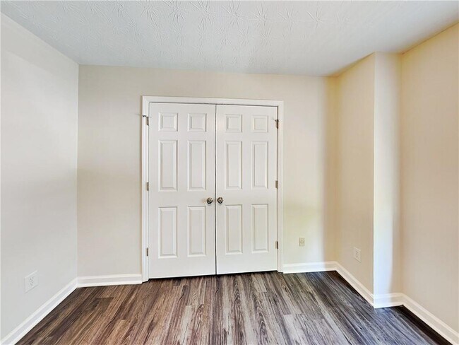 Building Photo - 35 Belmont Park Ln