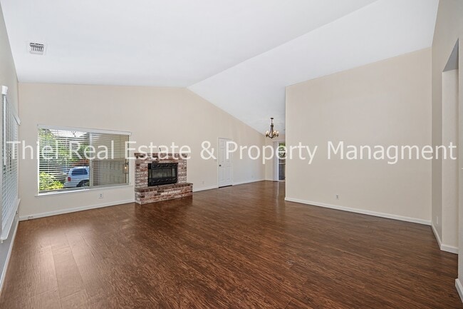 Building Photo - 2277 Knollwood Dr