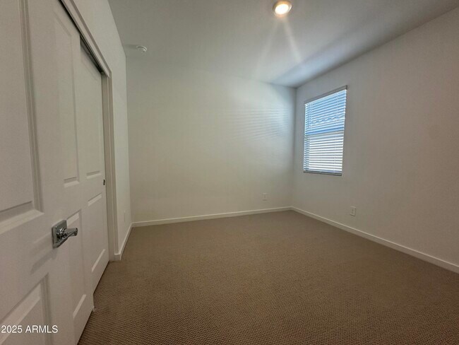 Building Photo - 15849 W Gray Fox Trl