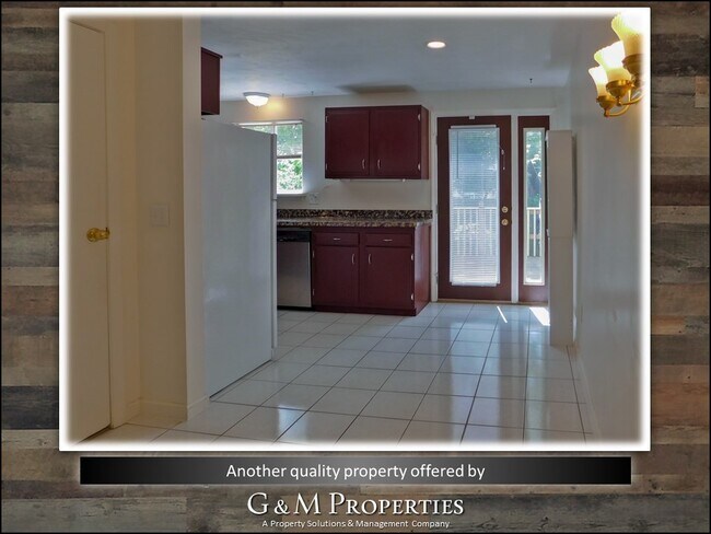 Building Photo - Two Bedroom, One and a Half Bath Townhouse - Close to U of R/ Strong