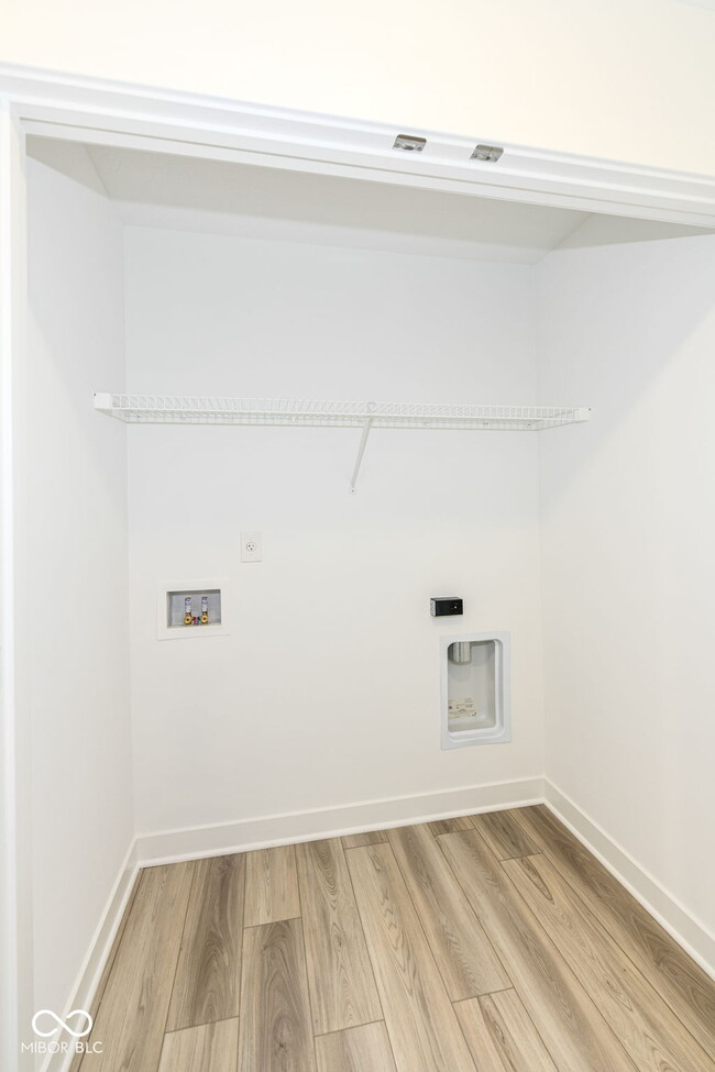 Building Photo - 9325 Somerford Dr