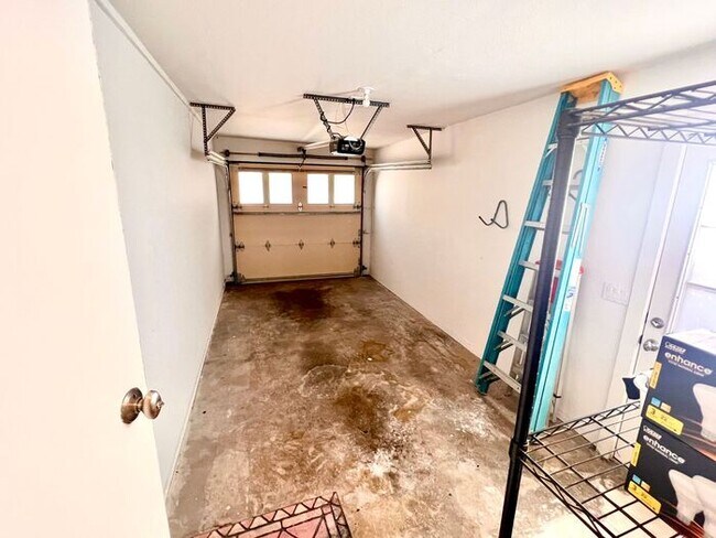 Building Photo - Available NOW! Single Family Unit in Pacific Grove!