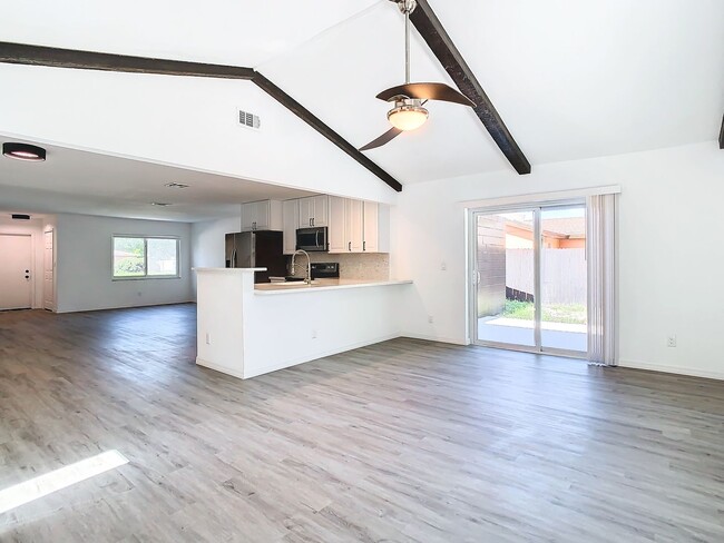 Building Photo - Stunning Rental Pool House in South St. Pe...