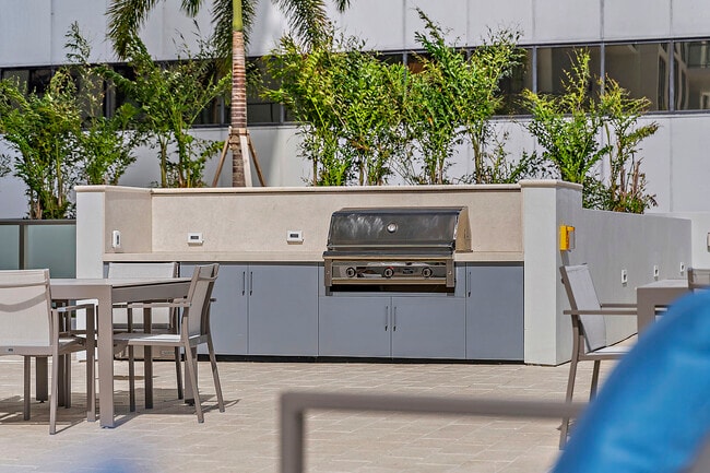 Building Photo - 301 1st St S