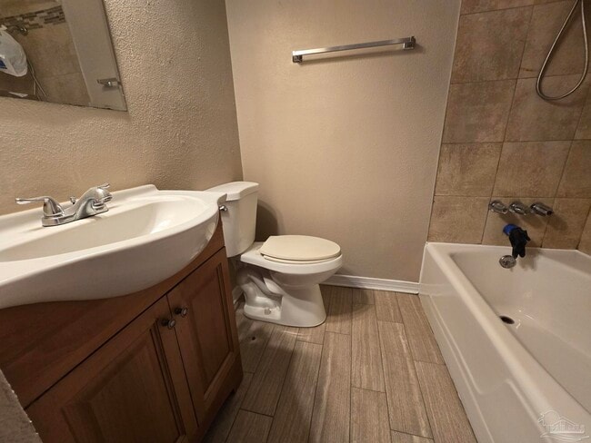 Building Photo - 6202 Fairview Dr