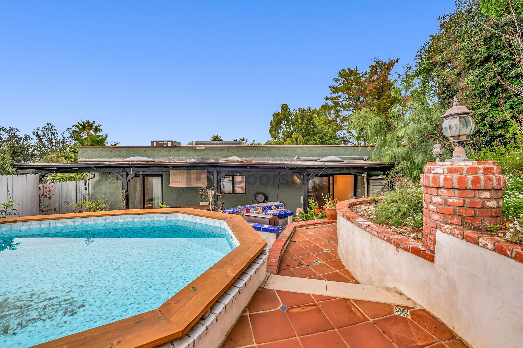Building Photo - 5368 Calatrana Dr
