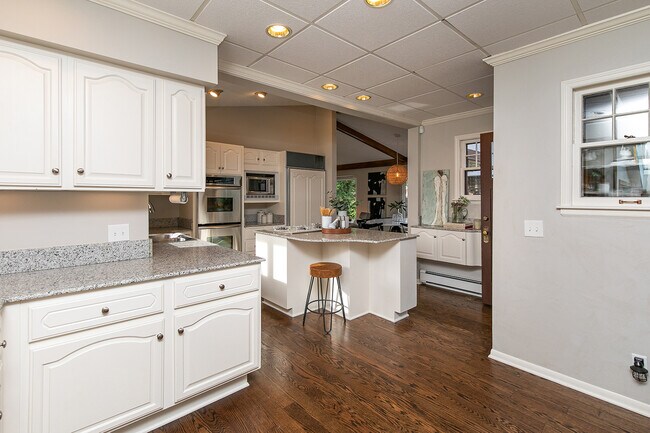 Kitchen - 5505 Waterbury Rd