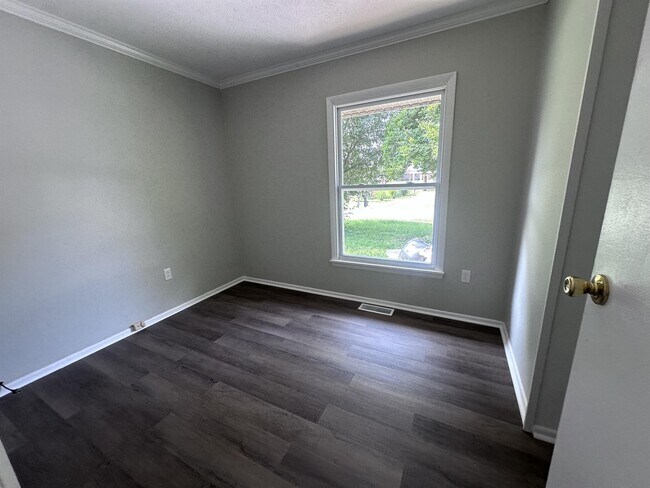 Building Photo - 1009 Plainview Dr