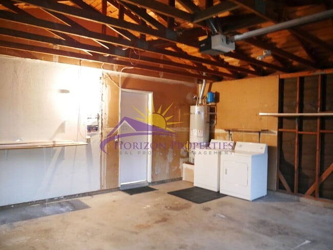 Building Photo - Spacious 4 Bed 2 Bath 1,575 sqft Lincoln V...