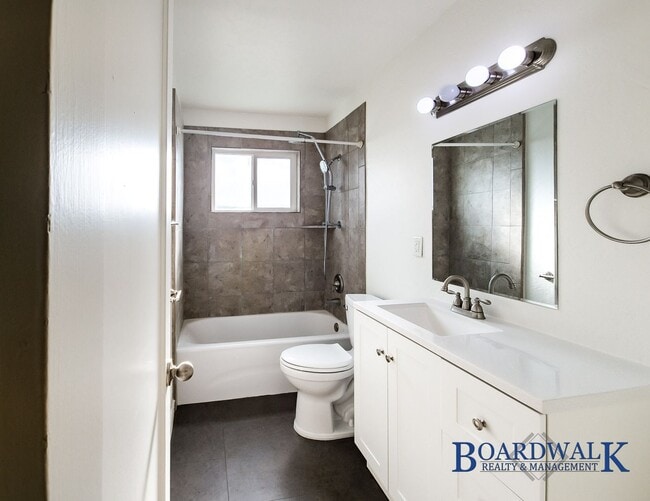 Building Photo - Spacious 4-Bed Home with Basement & Covered Patio