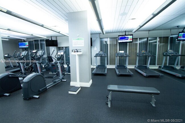 Building Photo - 3801 Ocean Dr