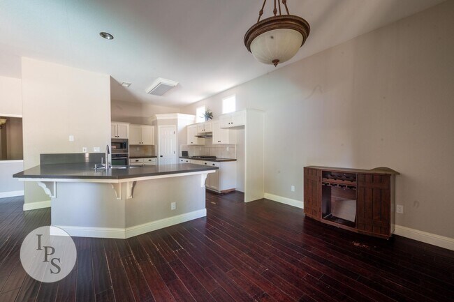 Building Photo - Charming 4BR/2BA Home in the Heart of Clov...