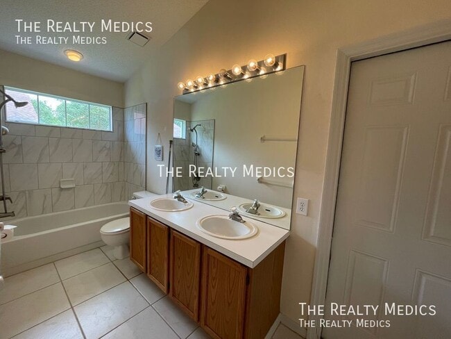 Building Photo - 737 Lagoon Dr