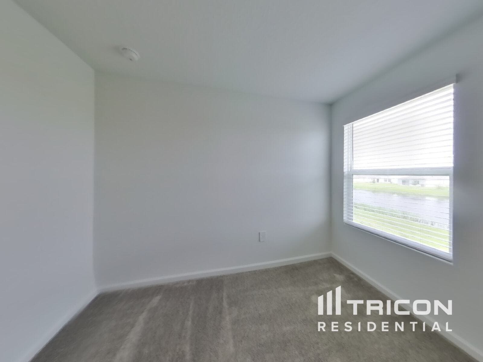 Building Photo - 5660 Gingham Dr