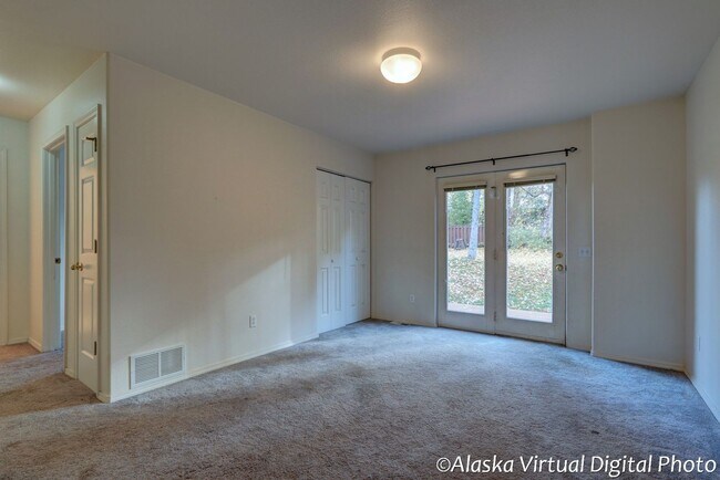 Building Photo - Midtown Spacious 3-Bedroom, 2-Bath Townhome