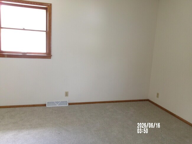 Building Photo - 18620 Midland Pl