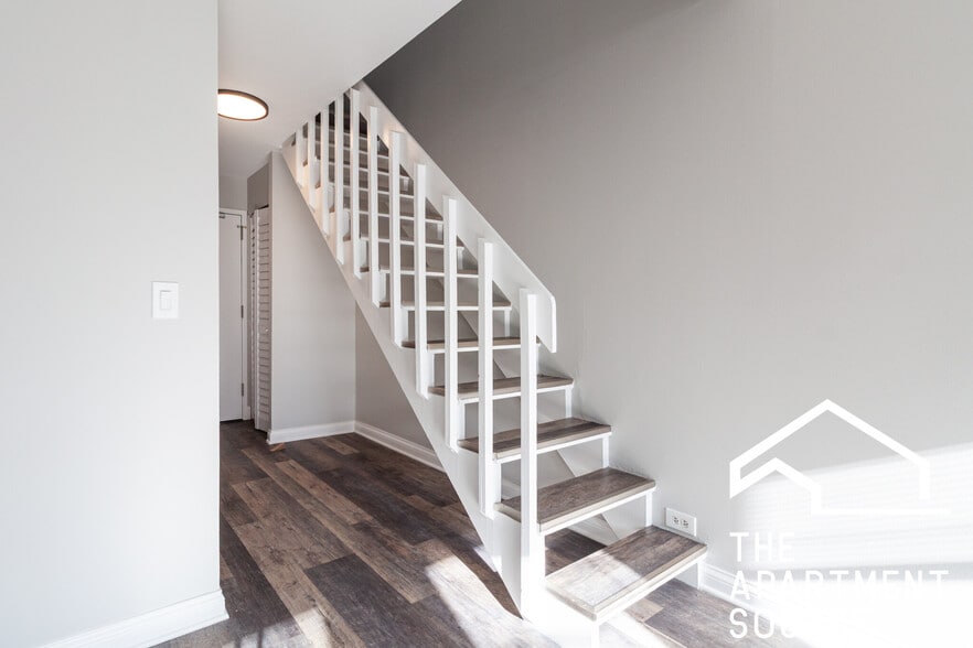 Building Photo - 745 W Gordon Ter