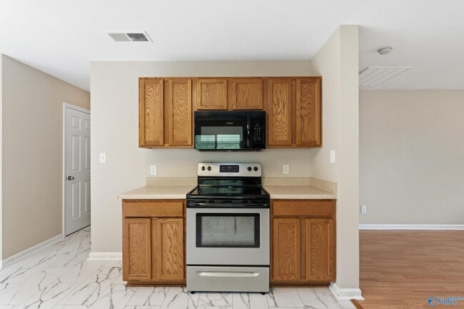 Building Photo - 3262 Lakeland Dr SW