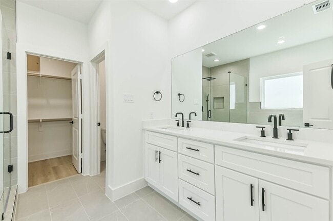 Building Photo - 5703 Balbo St