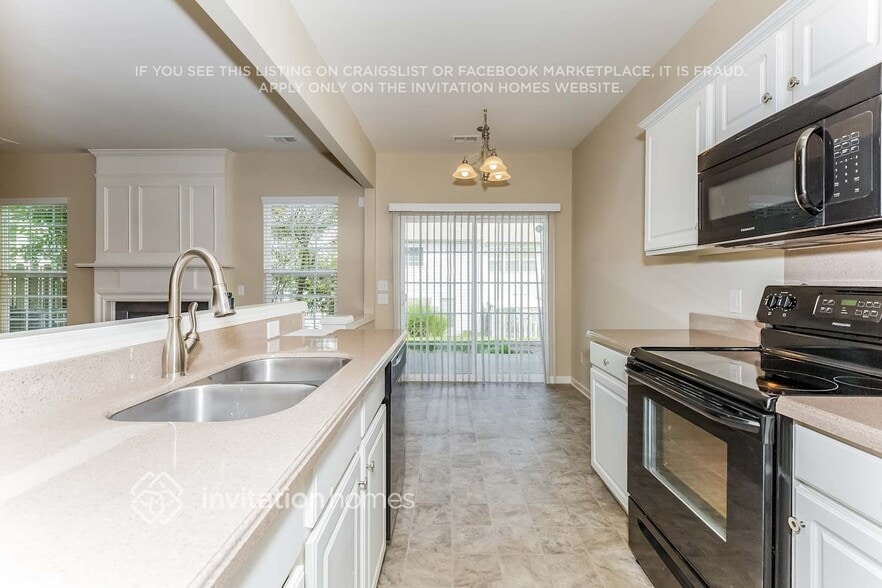 Building Photo - 9117 Lanigan St