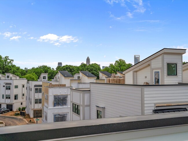 Building Photo - Townhome in West End with Rooftop Terrace ...