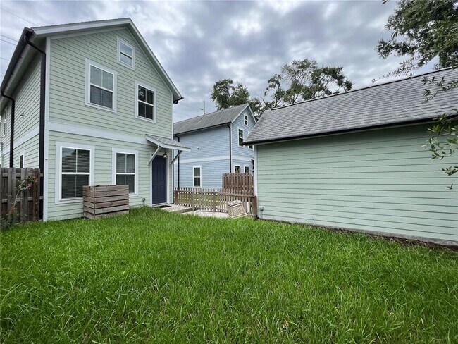 Building Photo - 2213 E 11th Ave