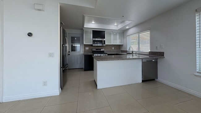Building Photo - 13632 Cabrillo Ct