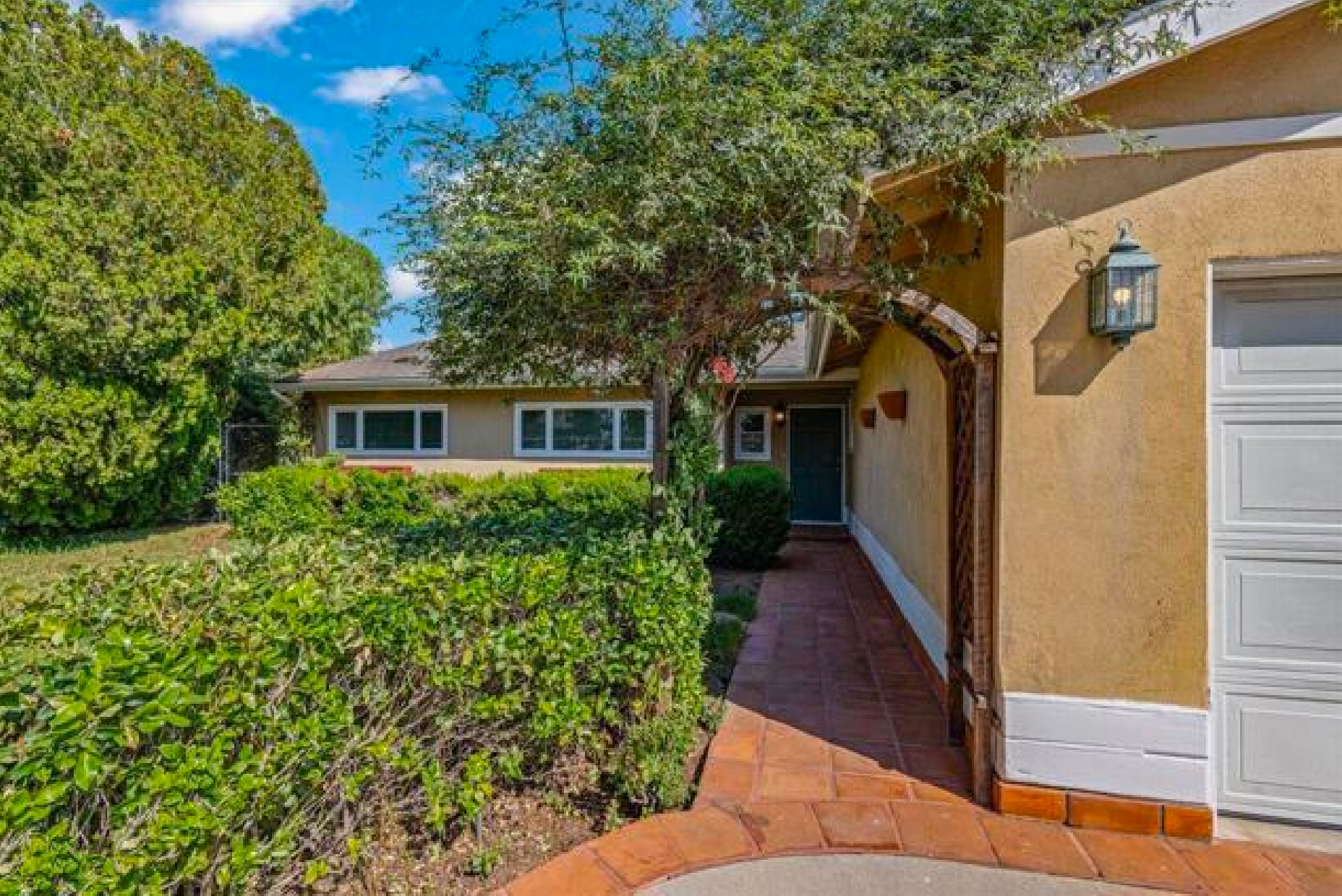 Building Photo - 9541 Debra Ave