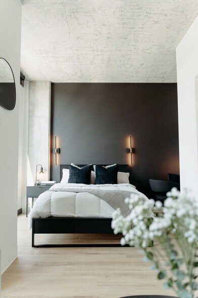 Building Photo - 755 S Clark St