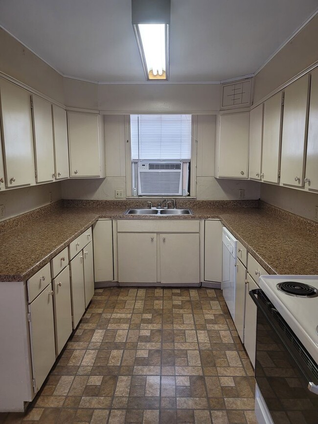 Building Photo - 924 S Crockett St