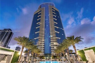 Building Photo - 851 NE 1st Ave