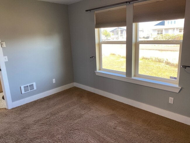 Building Photo - 451 Skylark St SW