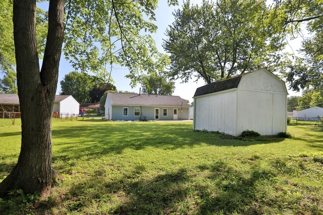Building Photo - 601 Daventry Ln