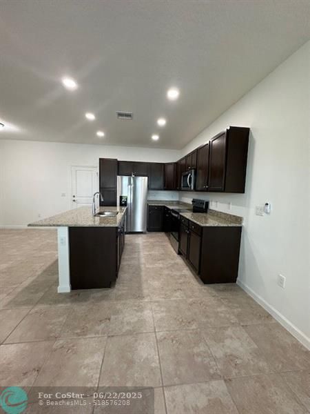 Building Photo - 4658 Longwood Lake Sq