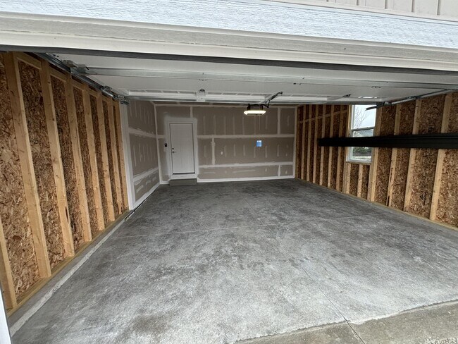 Building Photo - 549 Calvin Ln