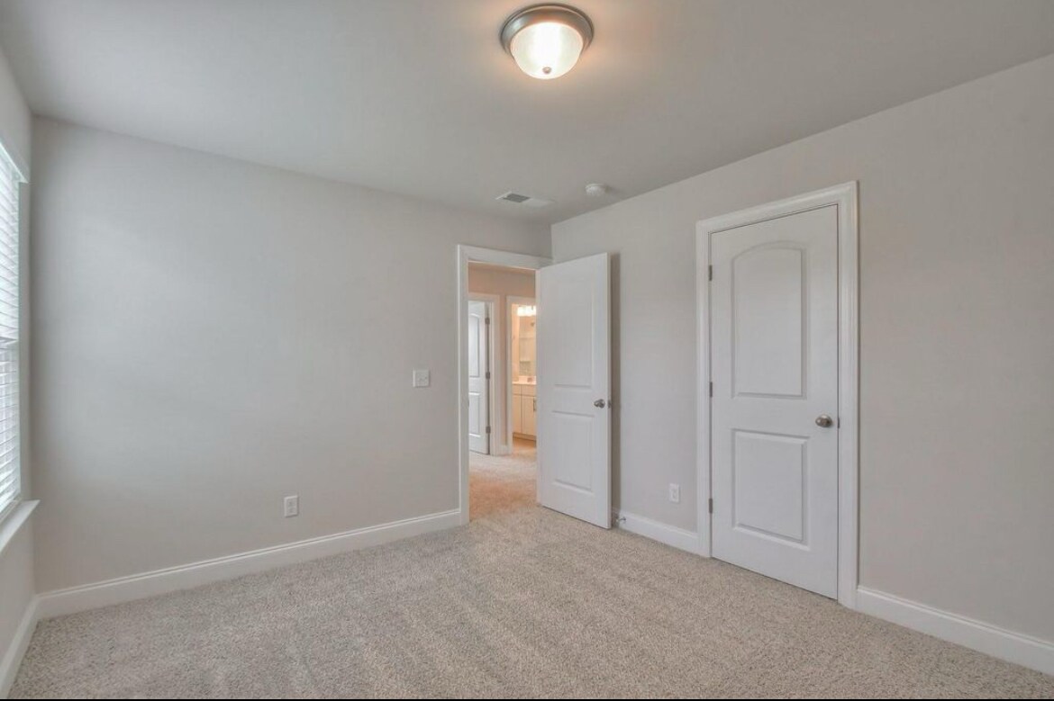 Building Photo - 1095 Holland Ridge Way