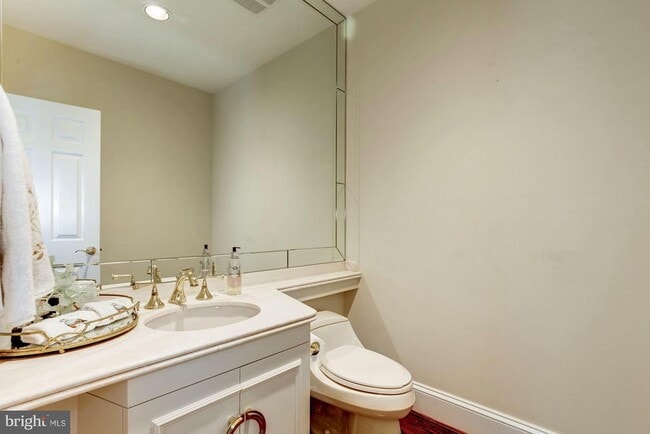 Building Photo - 9909 Avenel Farm Dr