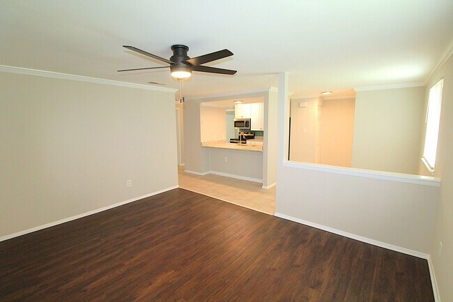 Building Photo - Charming 2 Bedroom, 1 Bath Home on Quiet C...