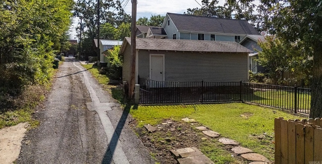 Building Photo - 4920 Lee Ave