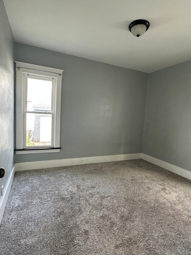 Building Photo - 252 Cumberland Ave