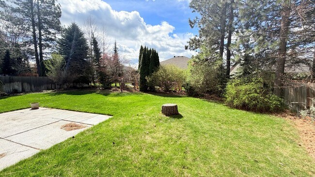 Building Photo - 1602 E 53rd Ave