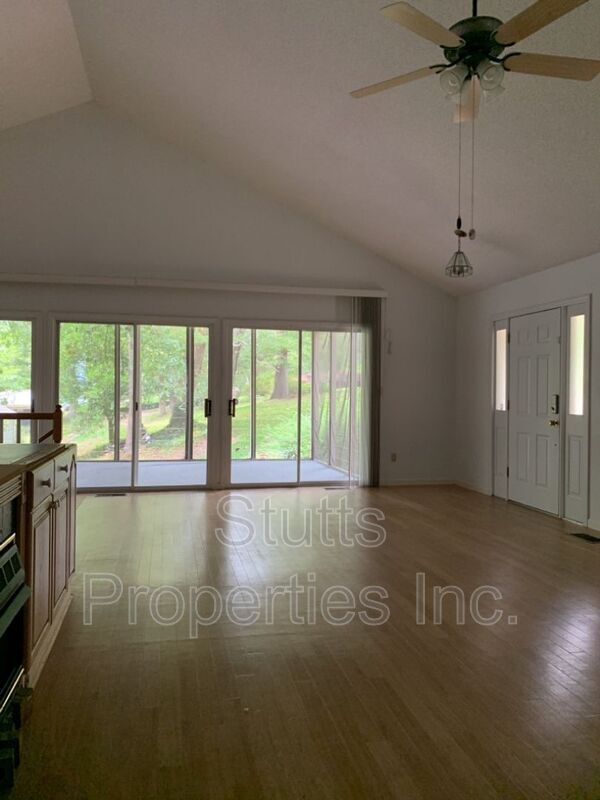 Building Photo - 65 Little Woods Rd